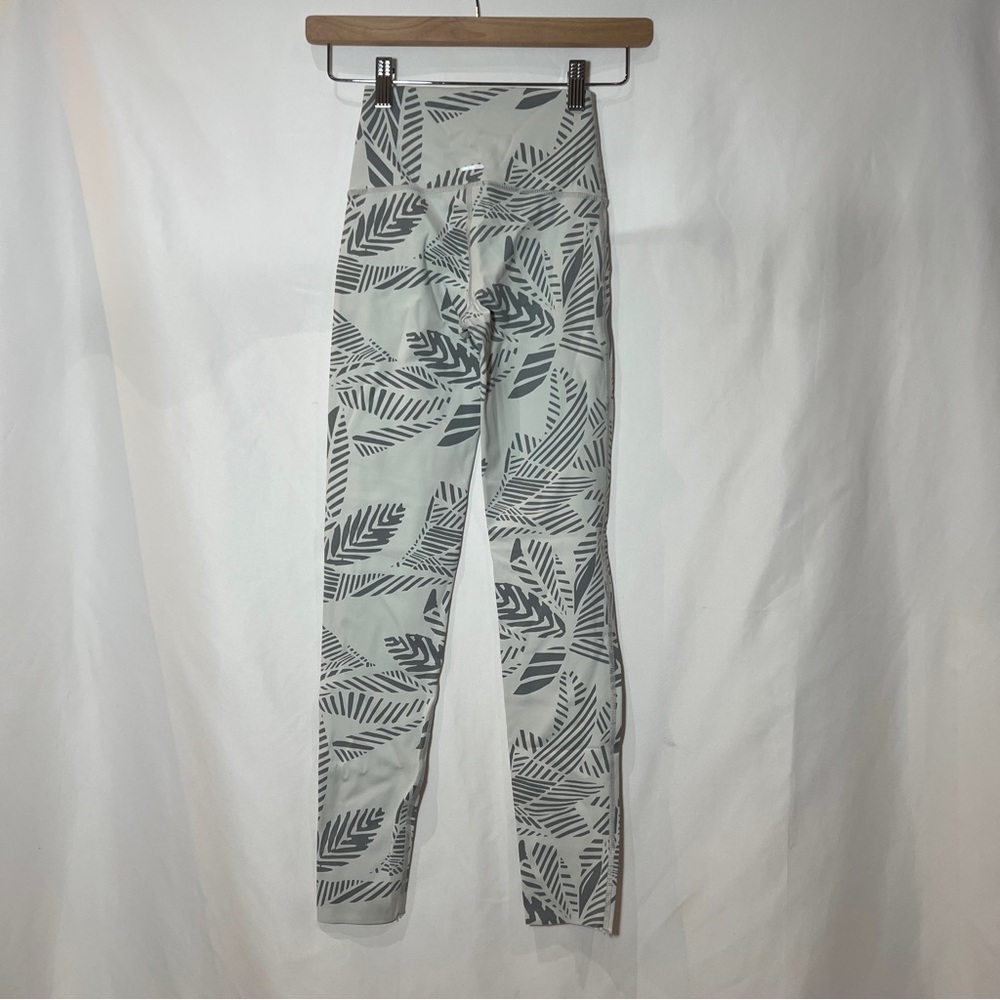 Aerie Chill Play Move High Waisted Leggings Palm Tropical Leaf Print Size XS - Picture 8 of 9